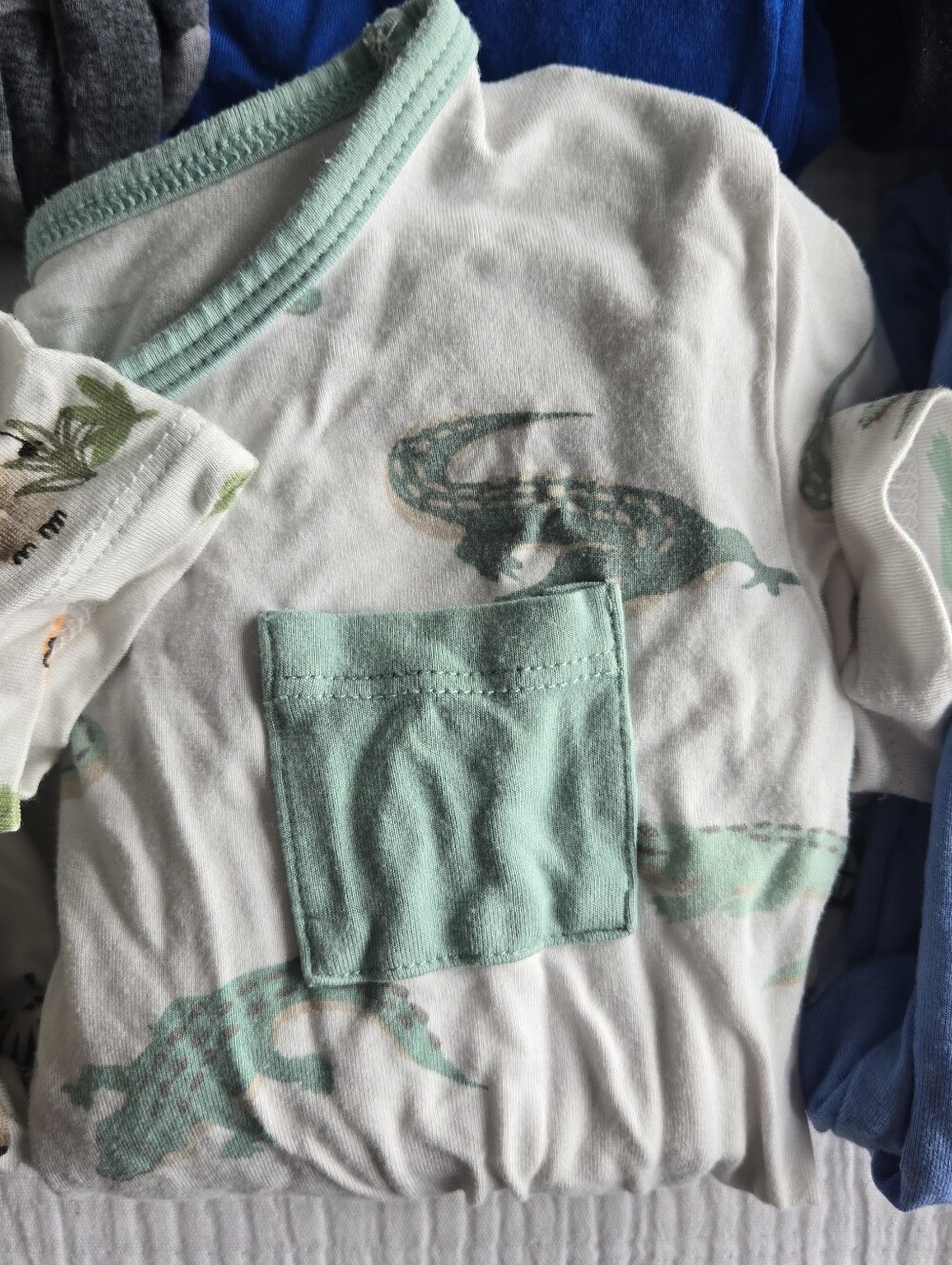 Kyte Baby Short Sleeve Pajamas in Crocodile — 3T | EUC